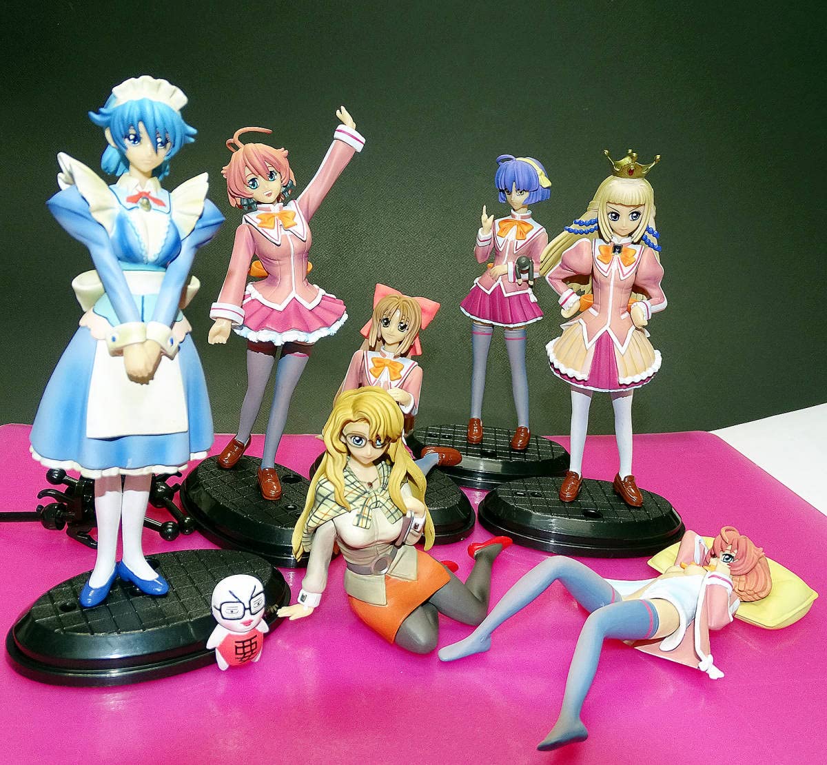 24時間限定特価❗️ 女の子　フィギュア　B まとめ売り 36個セット 24時間限定特価❗️ 女の子 フィギュア B まとめ売り 36個セット